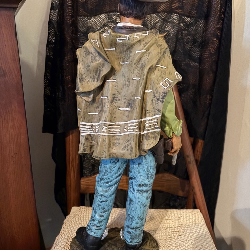 A signed Clint Eastwood "Man with No Name" statue 1997 - Picture 4 of 7